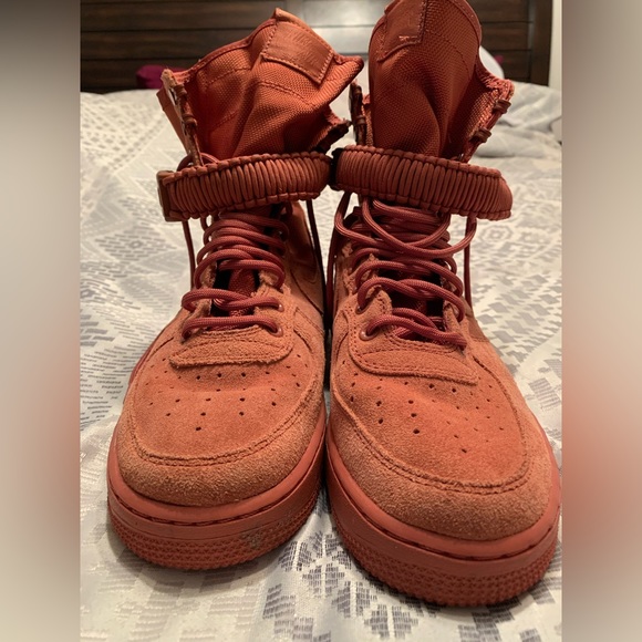 Nike Boots - Picture 3 of 10